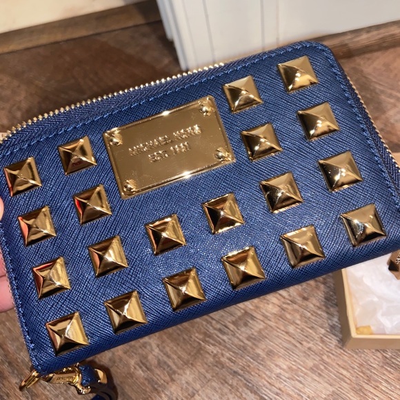 Michael Kors Wristlet - Picture 3 of 4